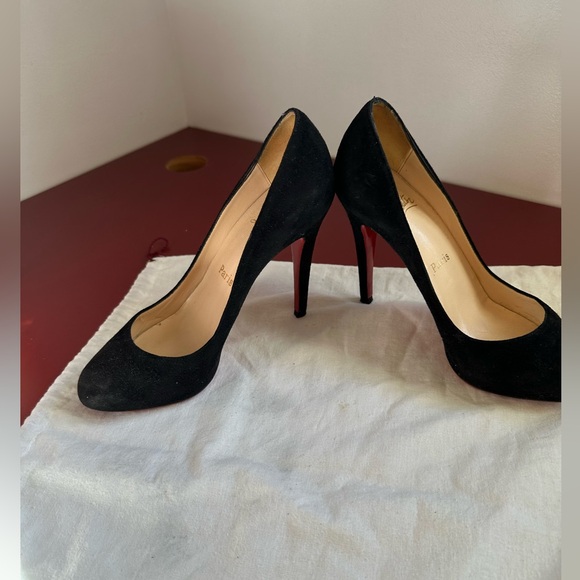 *Christian Louboutin Black Suede Pumps in Excellent Condition - Size 37.5 - Picture 3 of 12